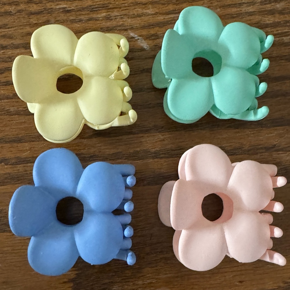 Flower claw clips